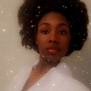 Meet your Posher, Lelia